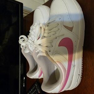 Nike White and Pink Sneakers with Leather Finish